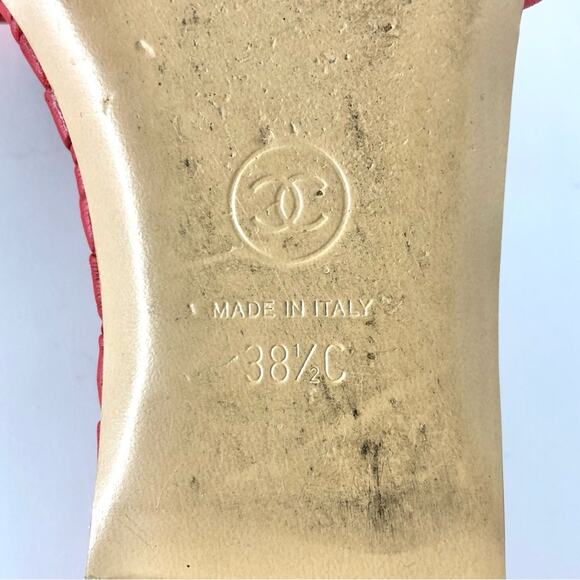 Chanel Interlocking CC Logo Red Quilted Lambskin Slip On Mules Slides 38.5 Flats - Picture 12 of 13